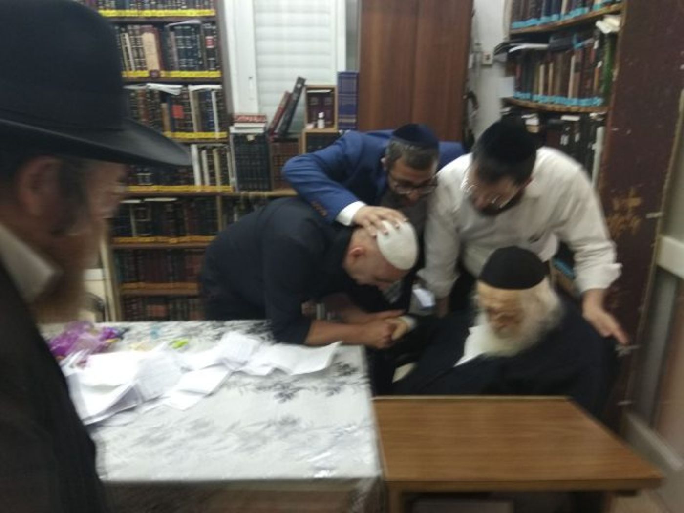 המפגש המרגש של יובל המבולבל אצל הרב קנייבסקי