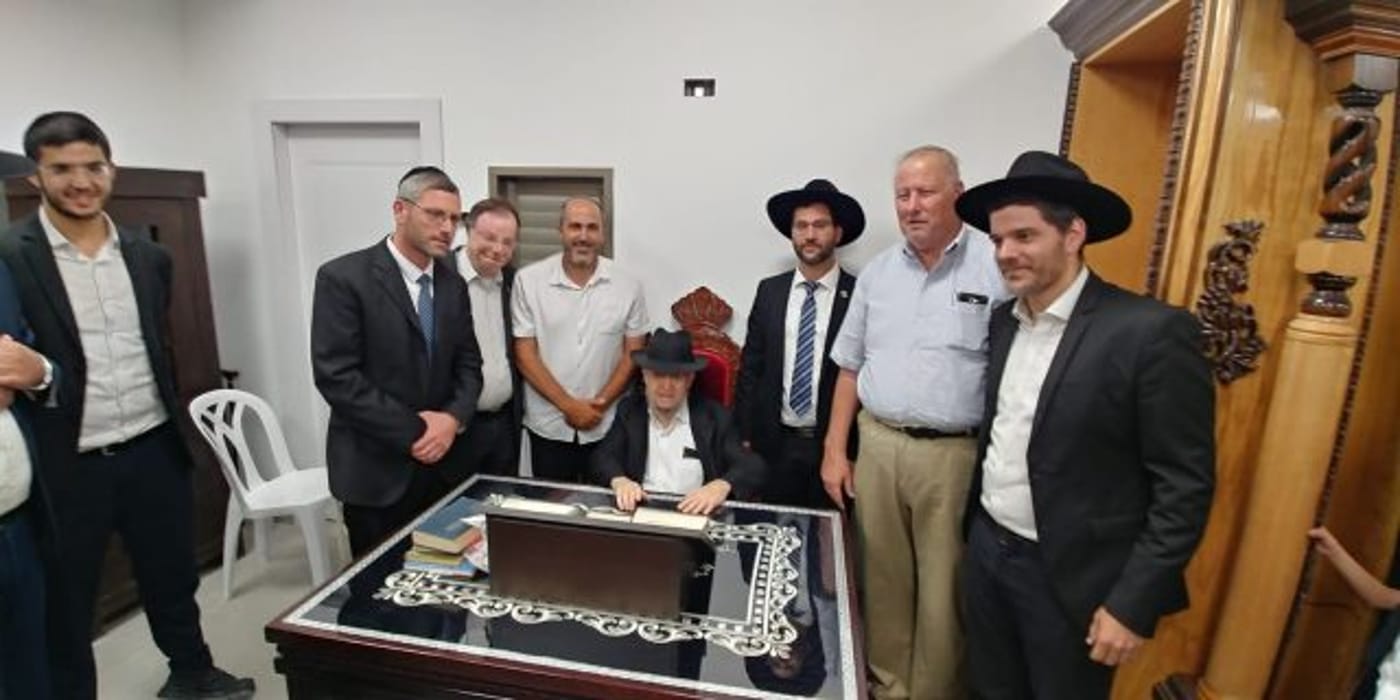 חברי הרשימה עם הרב מאזוז