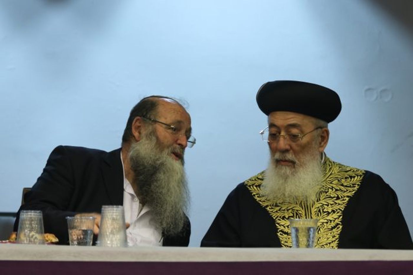 הרב שלמה משה עמר והרב מנחם בורשטין בטקס חלוקת התעודות