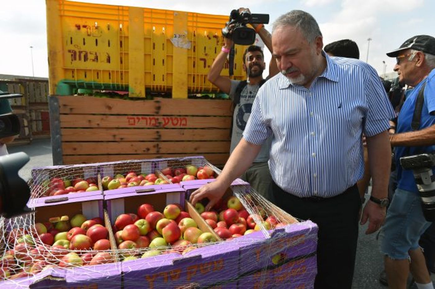 אחרי מות החייל: התנאי של ליברמן לתושבי עזה