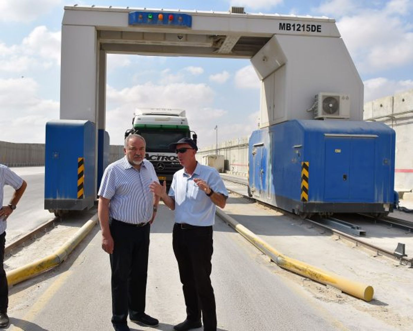 אחרי מות החייל: התנאי של ליברמן לתושבי עזה