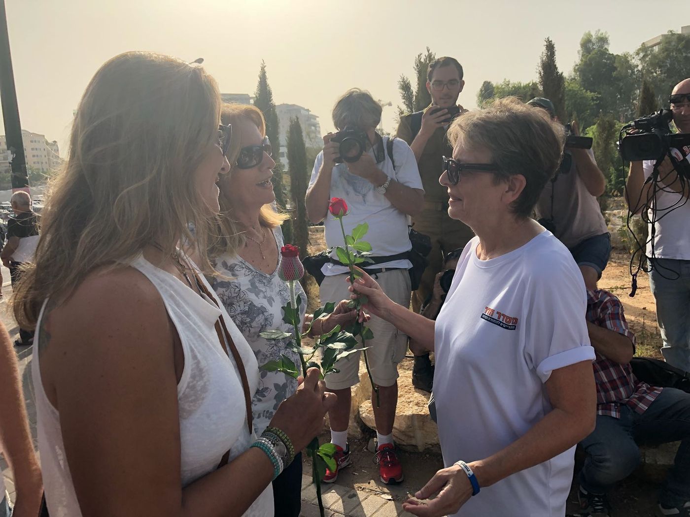 אמהות החטופים הגיעו לבקו"ם: "תאבקו איתנו להחזרת החיילים"