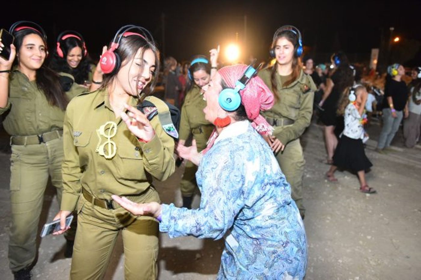 מירי מסיקה לנשים הסרוגות: "מרגישה מחוברת אליכן"