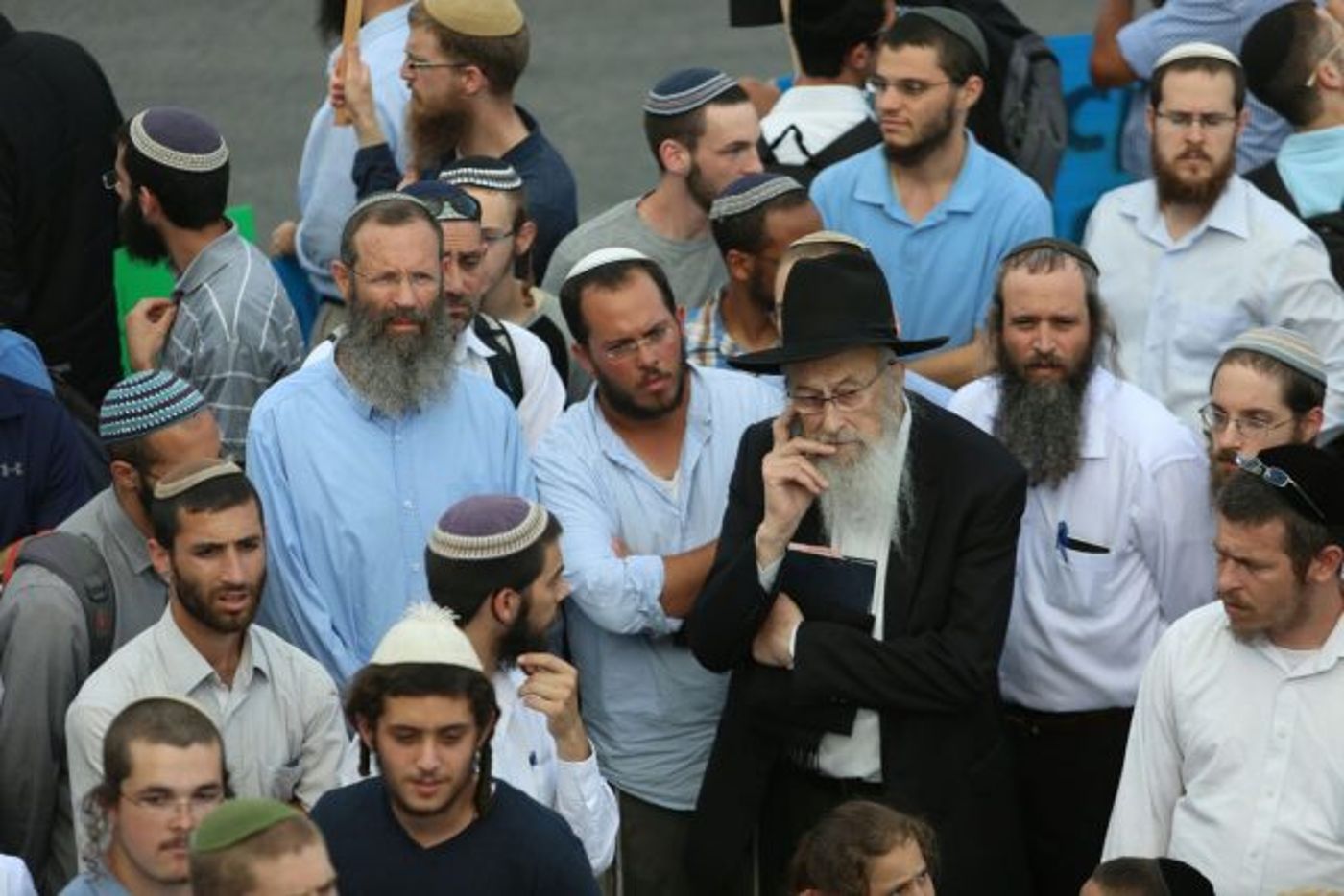 הרב טאו והרב לוינשטיין בהפגנה