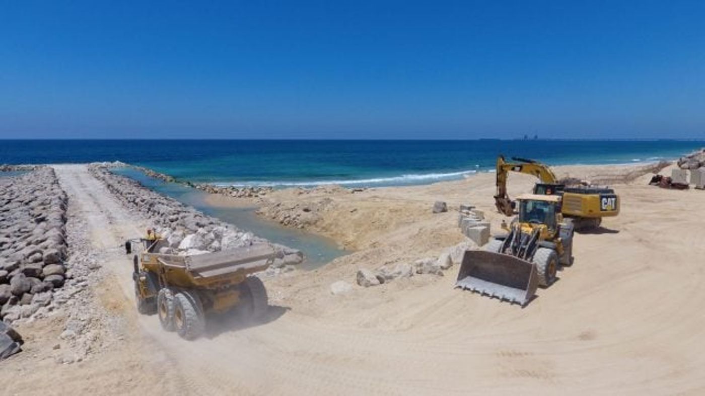 תיעוד: נחשף המכשול הימי שישראל בונה בגבול עזה
