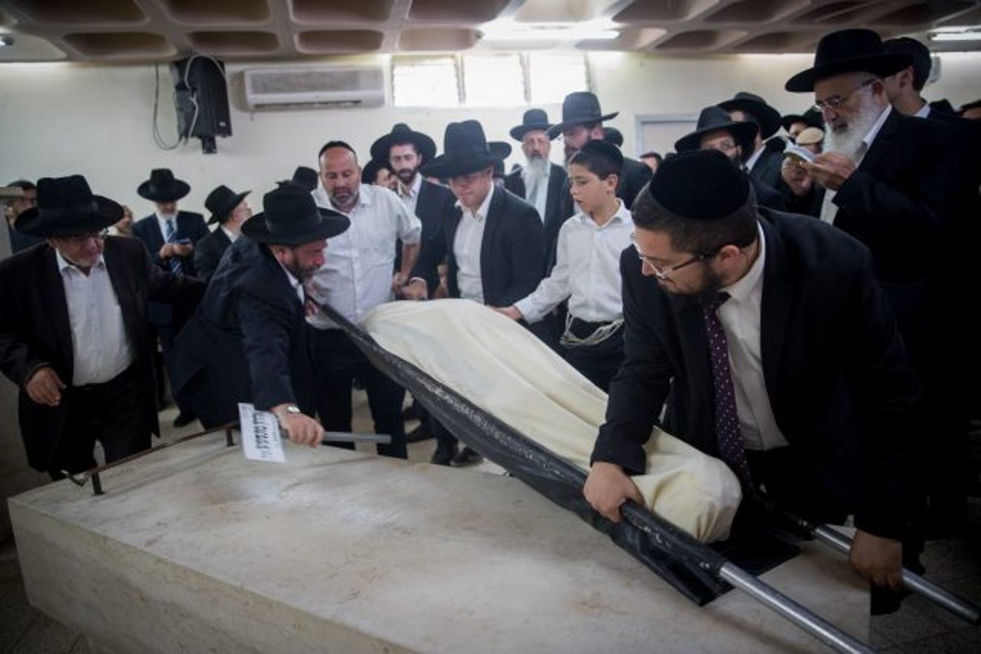 גלריה: מסע הלוויה של הרב אהרון מונסונגו זצ"ל
