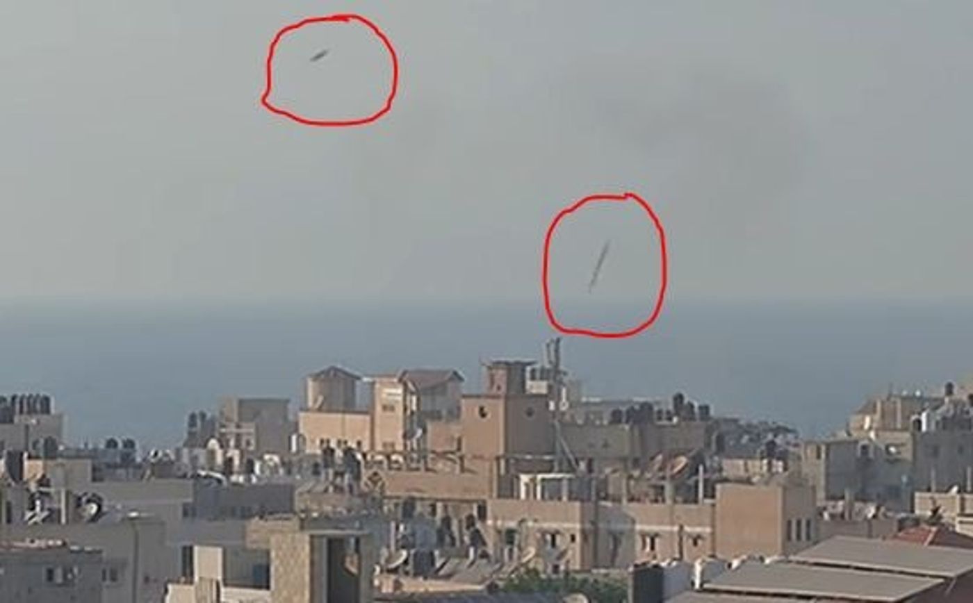 בהילוך איטי: מטוס מבצע נוהל 'הקש בגג' ומפציץ. צפו
