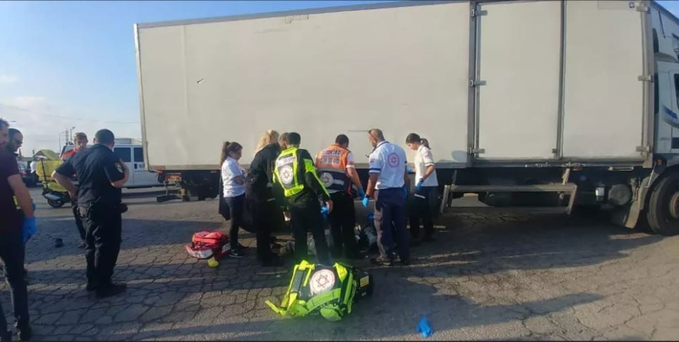 נהרג הולך רגל כבן 50 מפגיעת משאית ליד נתב"ג