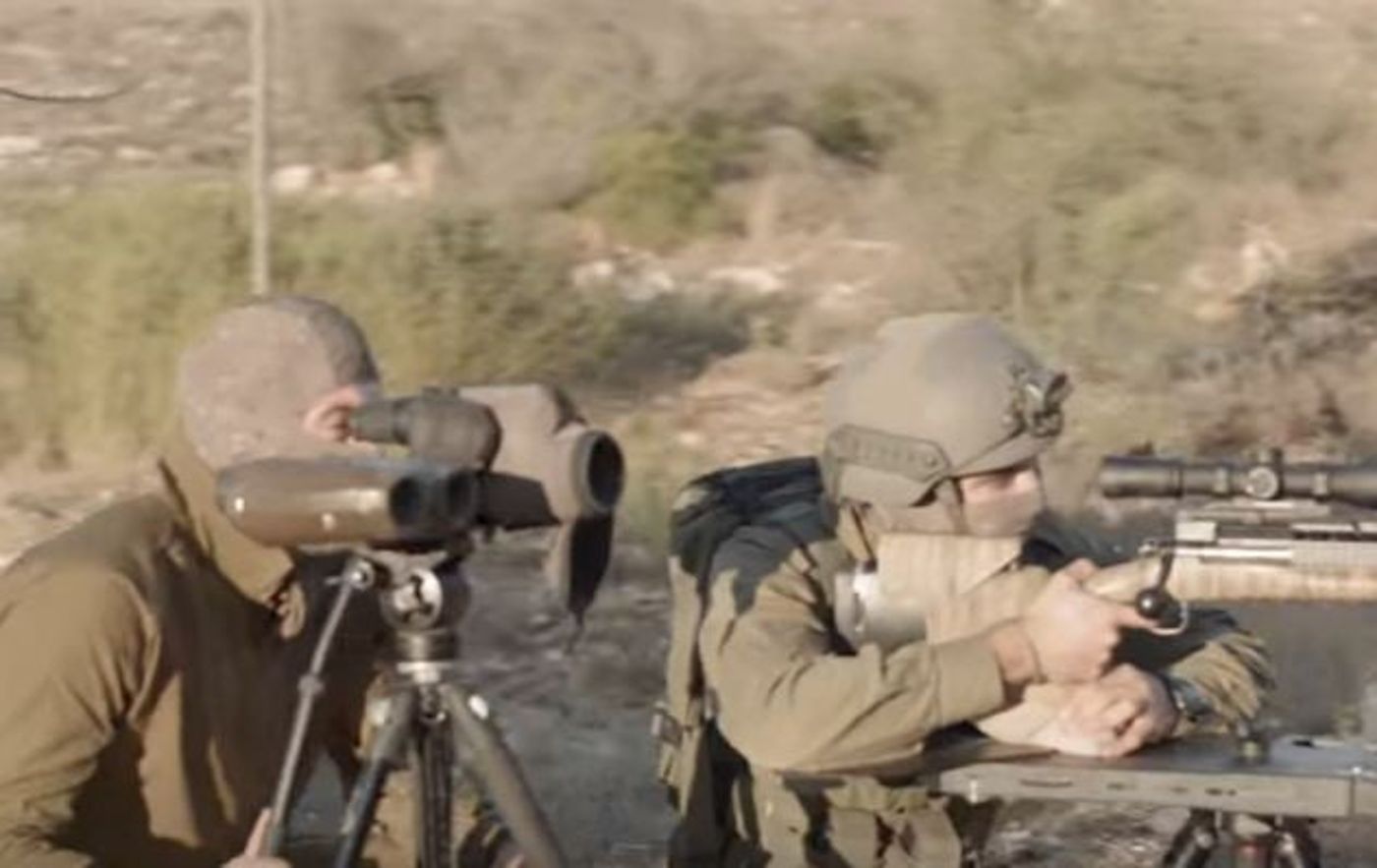מרתק • צפו: האדם שבלעדיו הצלפים לא שווים כלום