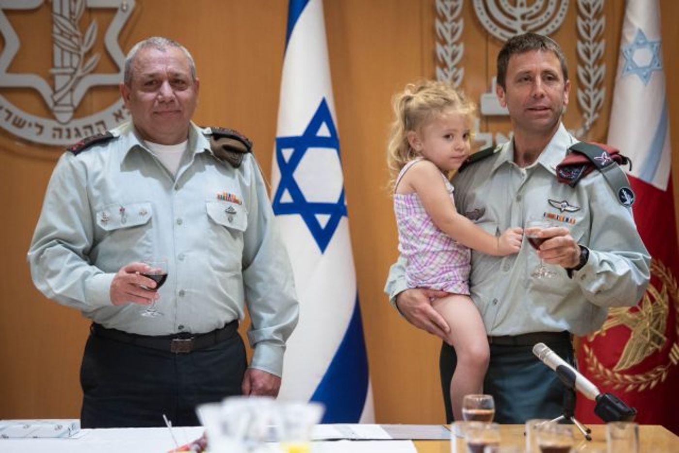 הקצין הסרוג אבי בלוט הועלה לדרגת תת- אלוף