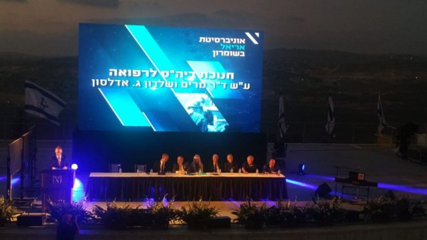ליד שלדון אדלסון, בנט תוקף את מדיניות הממשלה