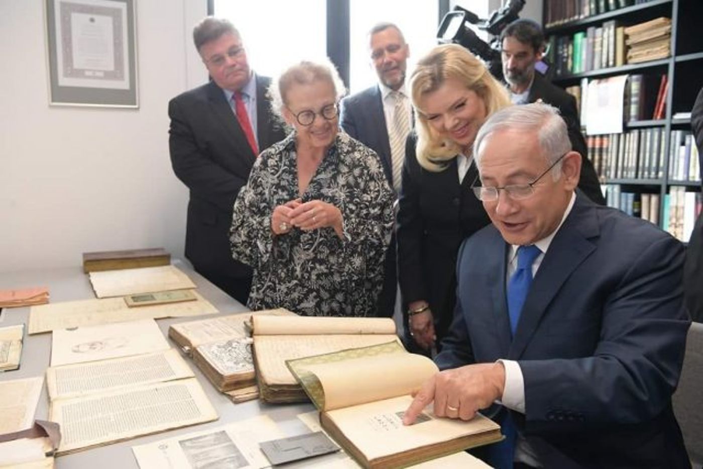ראש הממשלה בבית הכנסת בווילנה