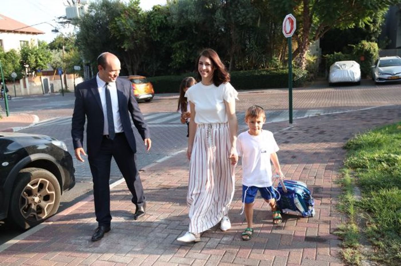 גלריה: משפחת בנט פותחת את שנת הלימודים. צפו