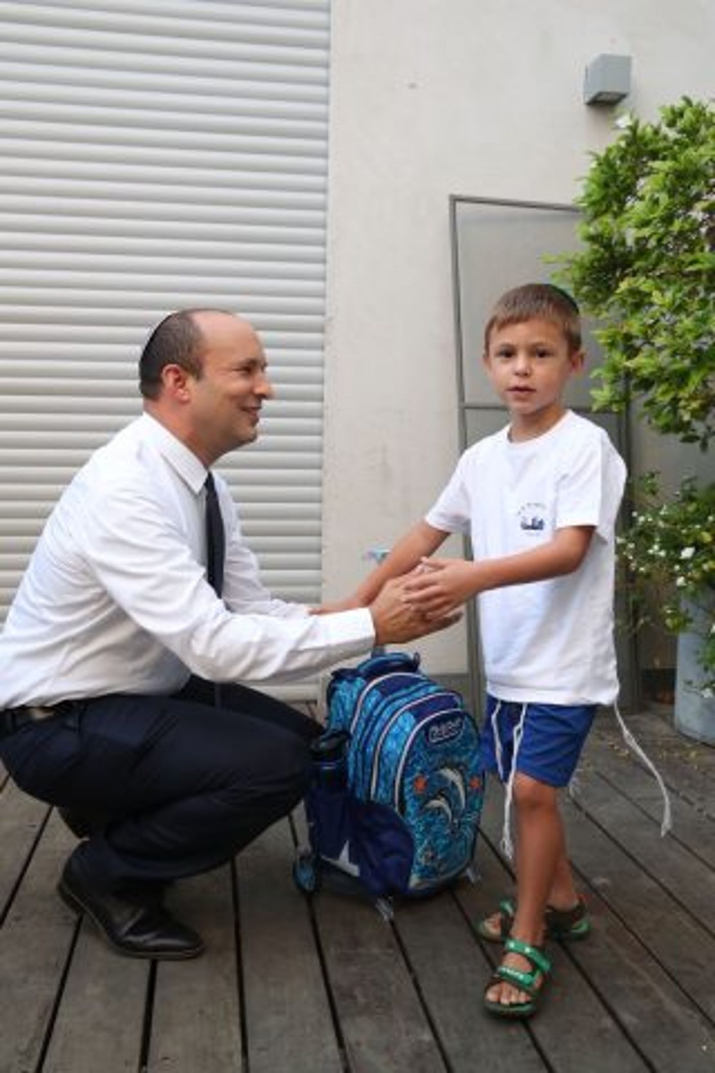 גלריה: משפחת בנט פותחת את שנת הלימודים. צפו