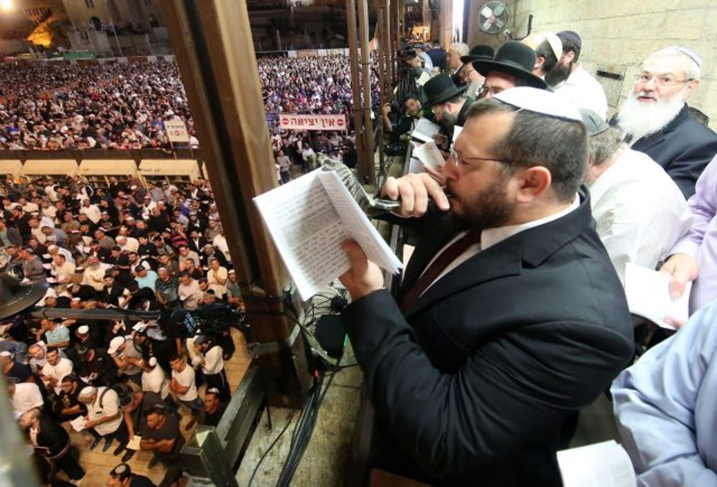 גלריית ענק: עשרות אלפים באירוע הסליחות בכותל