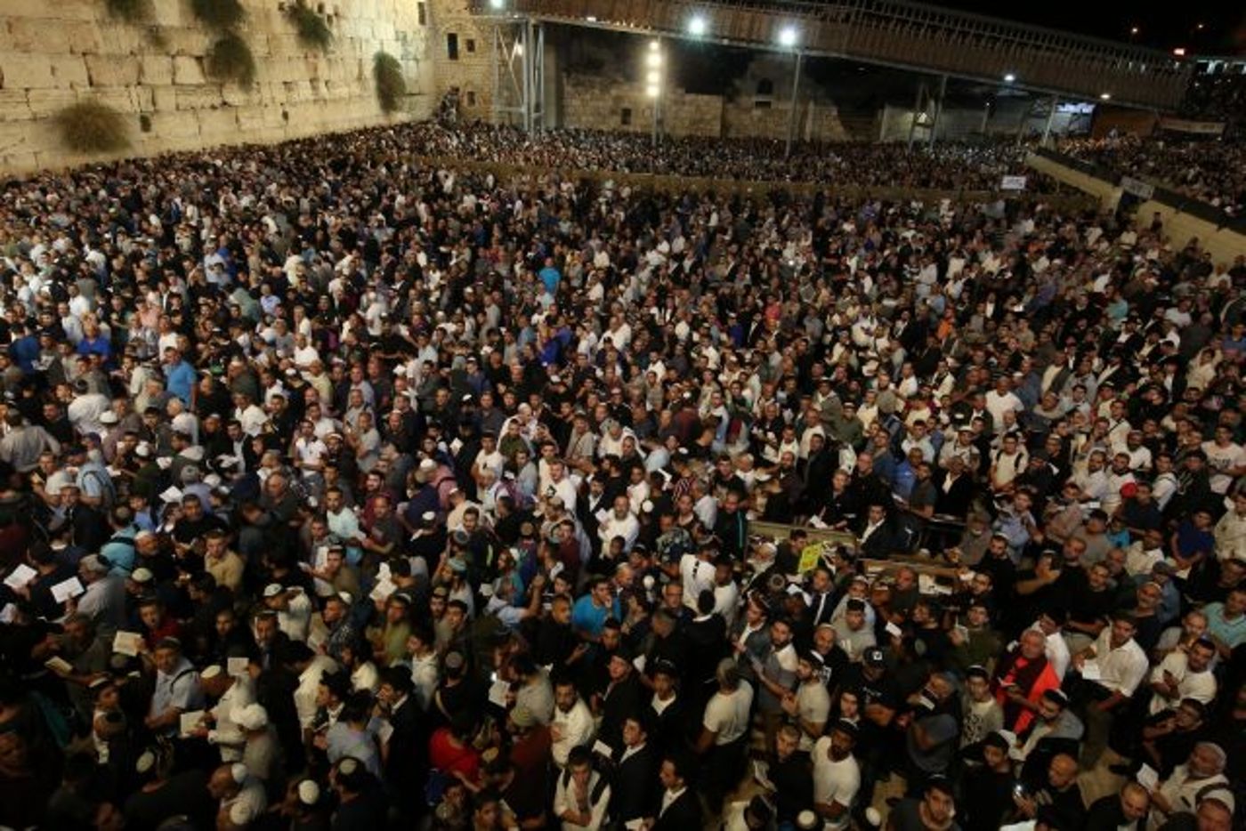 גלריית ענק: עשרות אלפים באירוע הסליחות בכותל