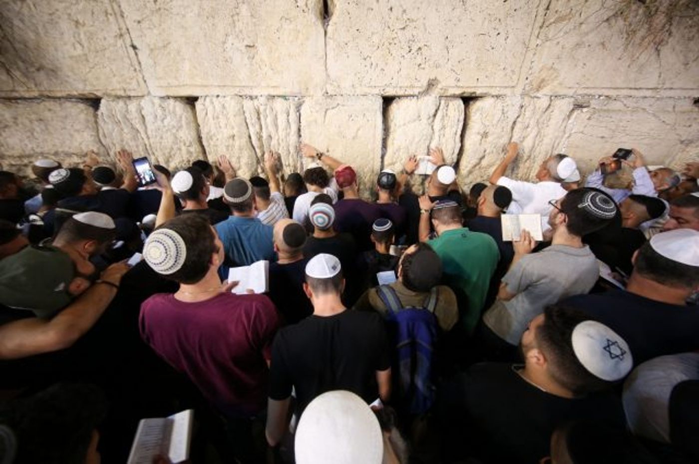 גלריית ענק: עשרות אלפים באירוע הסליחות בכותל
