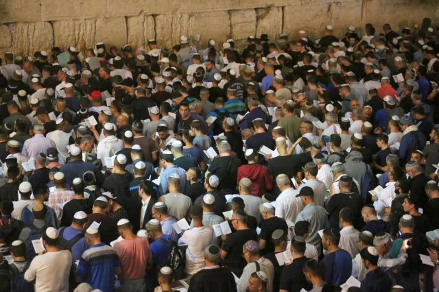 גלריית ענק: עשרות אלפים באירוע הסליחות בכותל