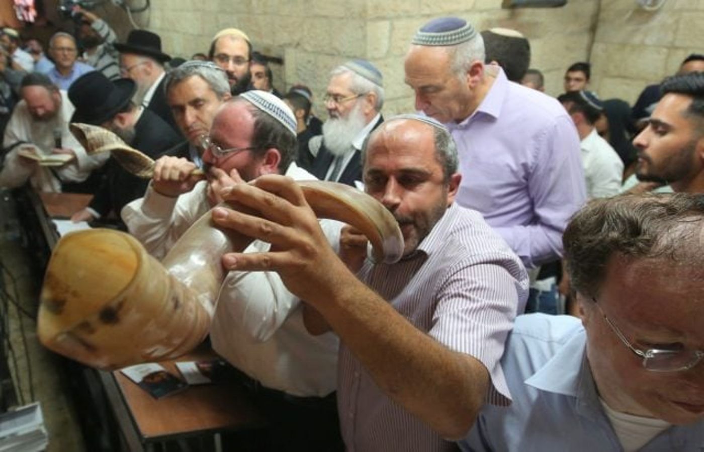 גלריית ענק: עשרות אלפים באירוע הסליחות בכותל