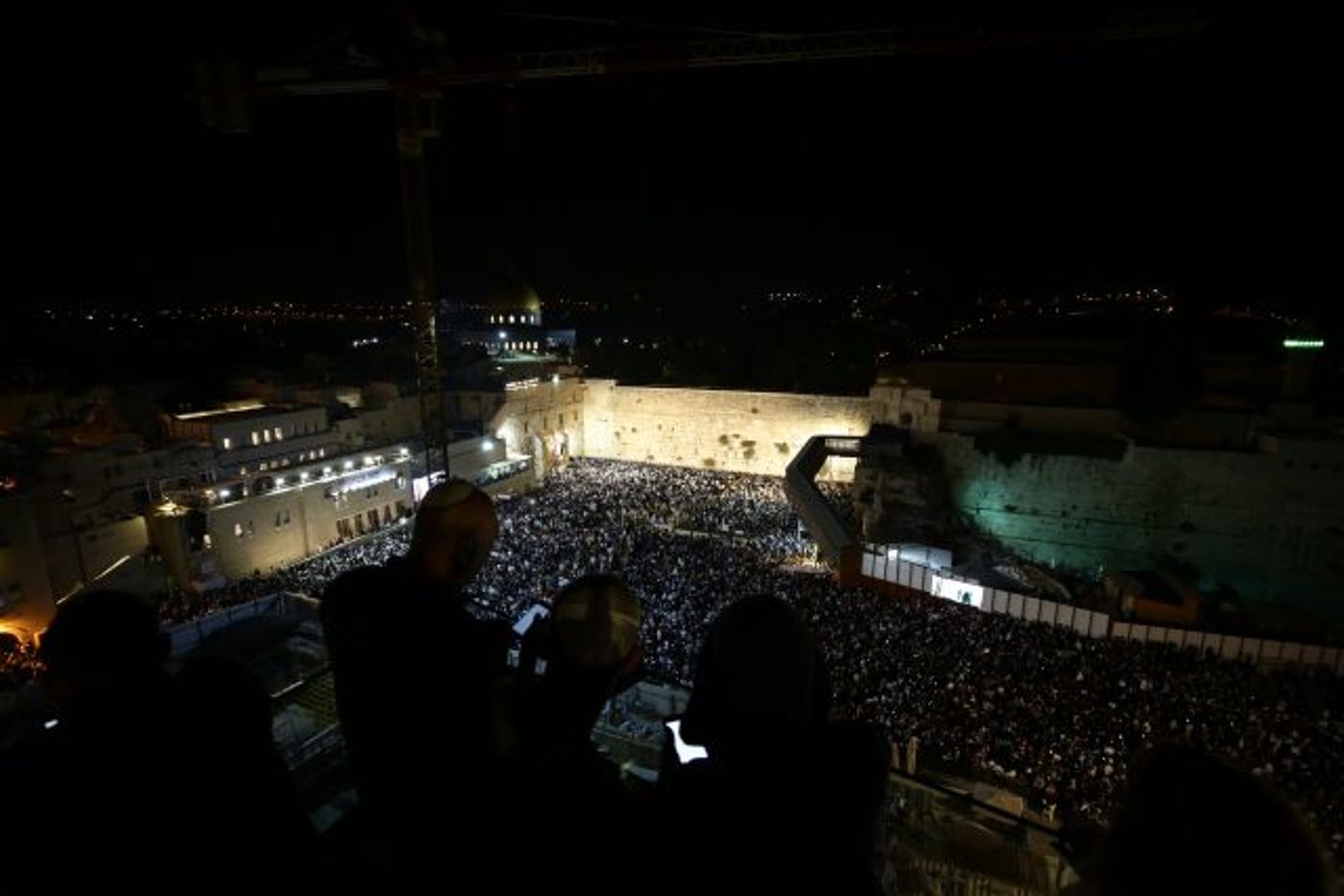רגע לפני יום כיפור: המונים בסליחות בכותל • גלריה