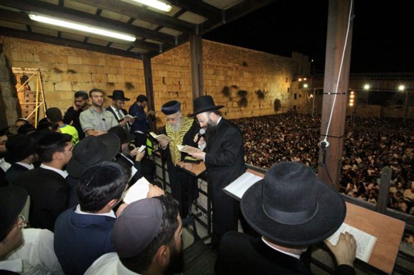 חודש הרחמים והסליחות: מעל מיליון איש הגיעו לכותל