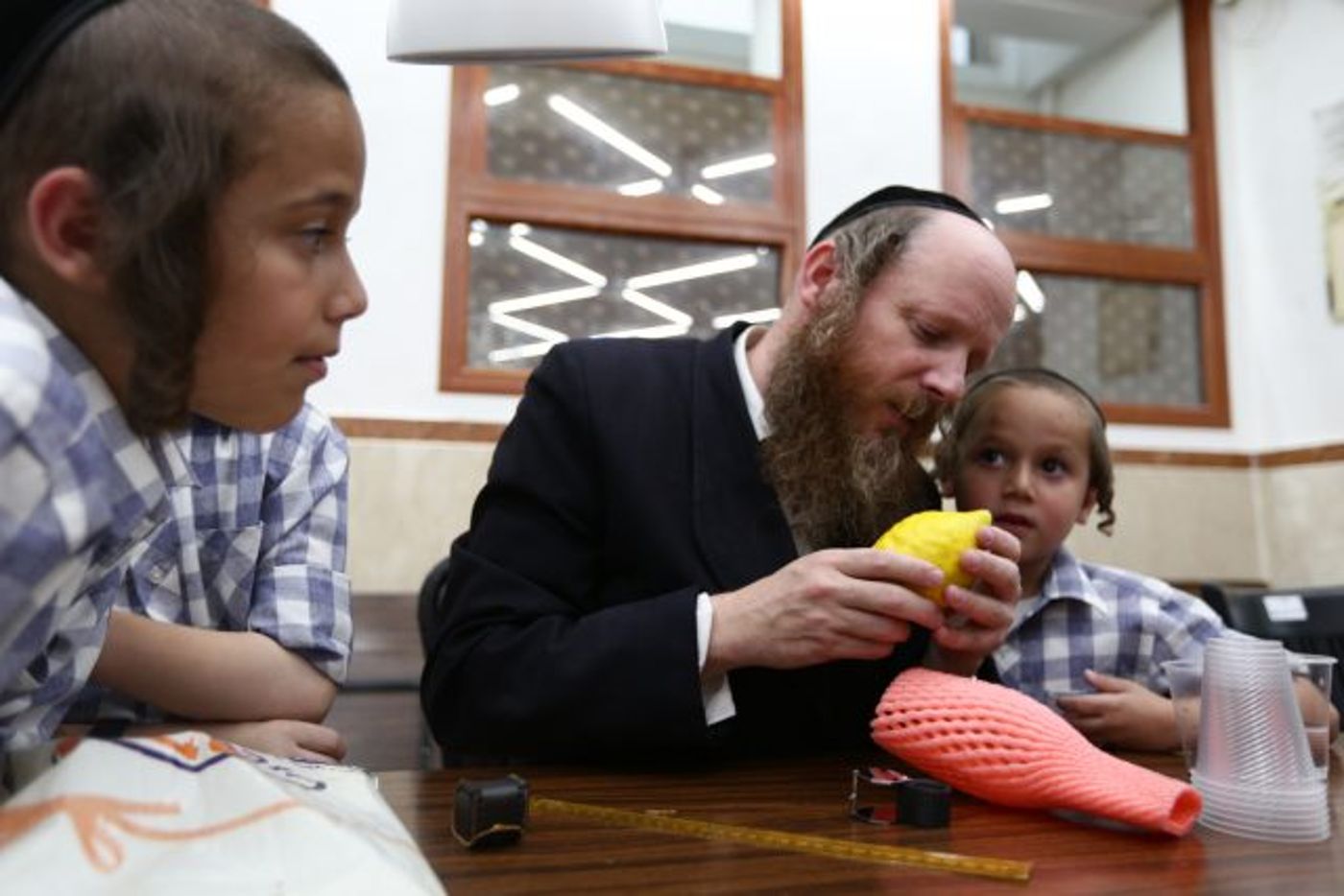 גלריה • 4 המינים ובניית סוכה: ההכנות לחג בירושלים