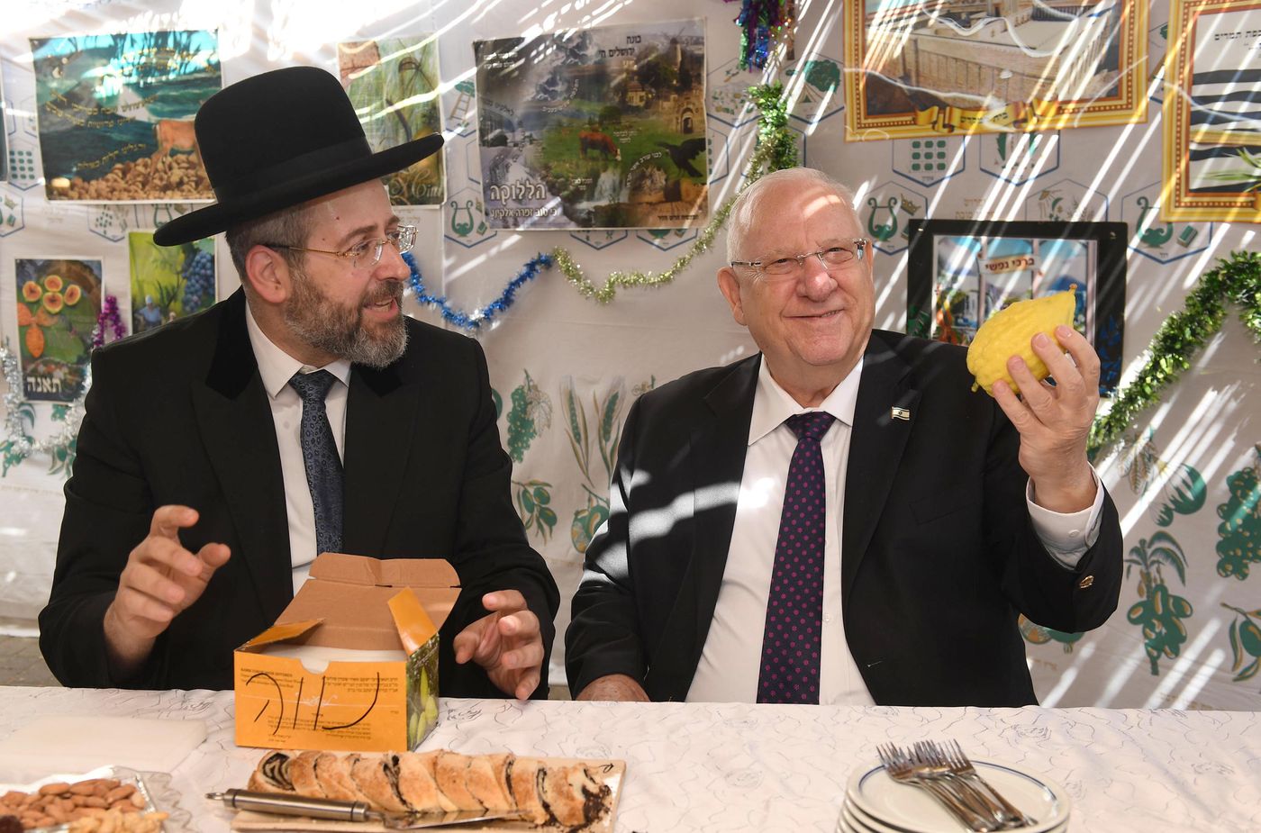 הרב לאו הציג לריבלין: 'האתרוג של מפוני עצמונה'