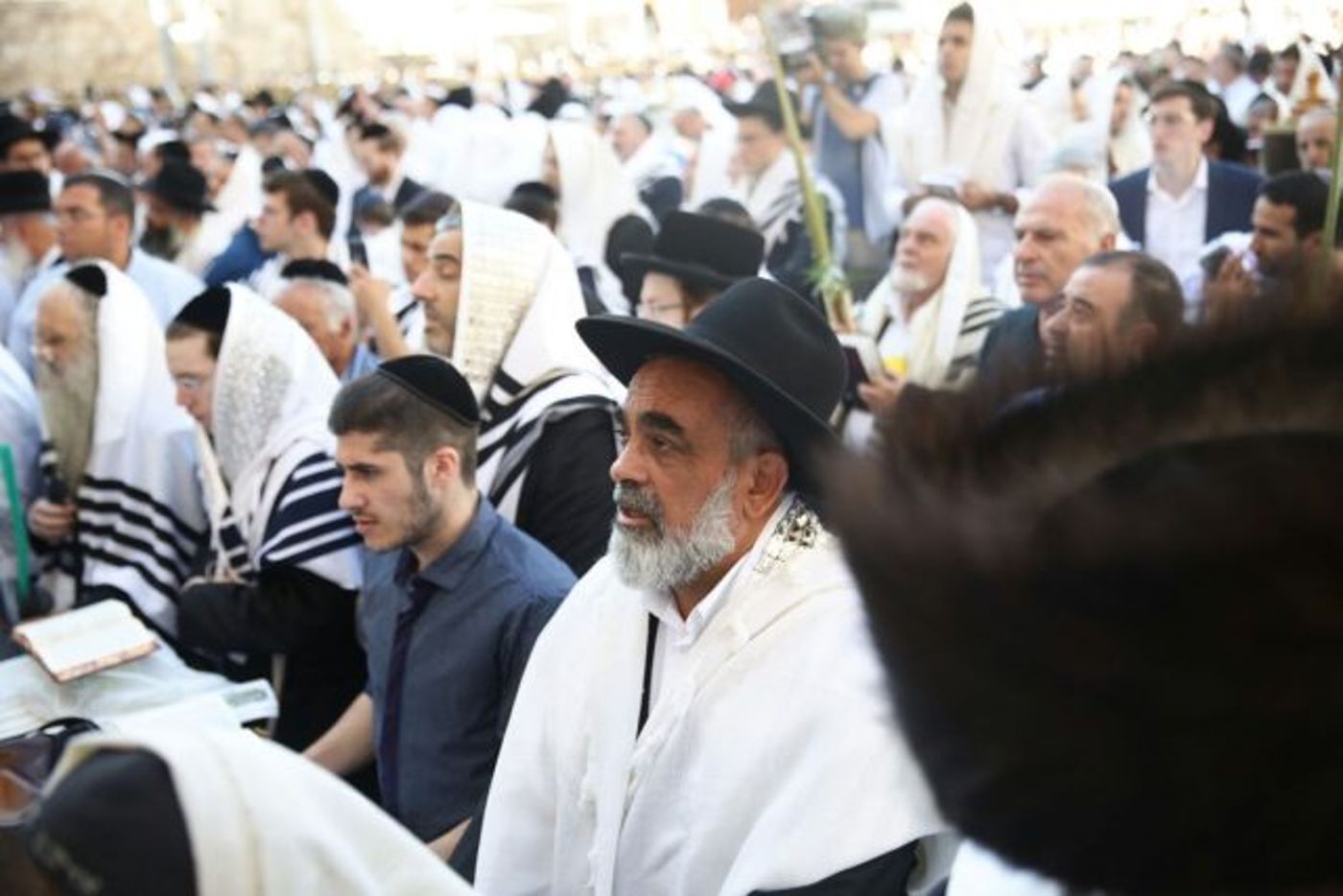 רבבות בברכת הכהנים בכותל המערבי • גלריה