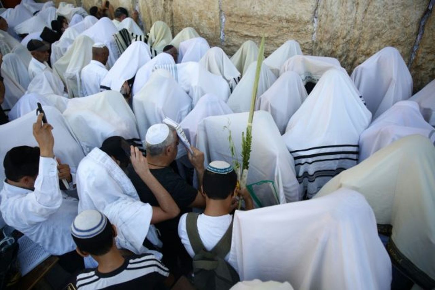 רבבות בברכת הכהנים בכותל המערבי • גלריה