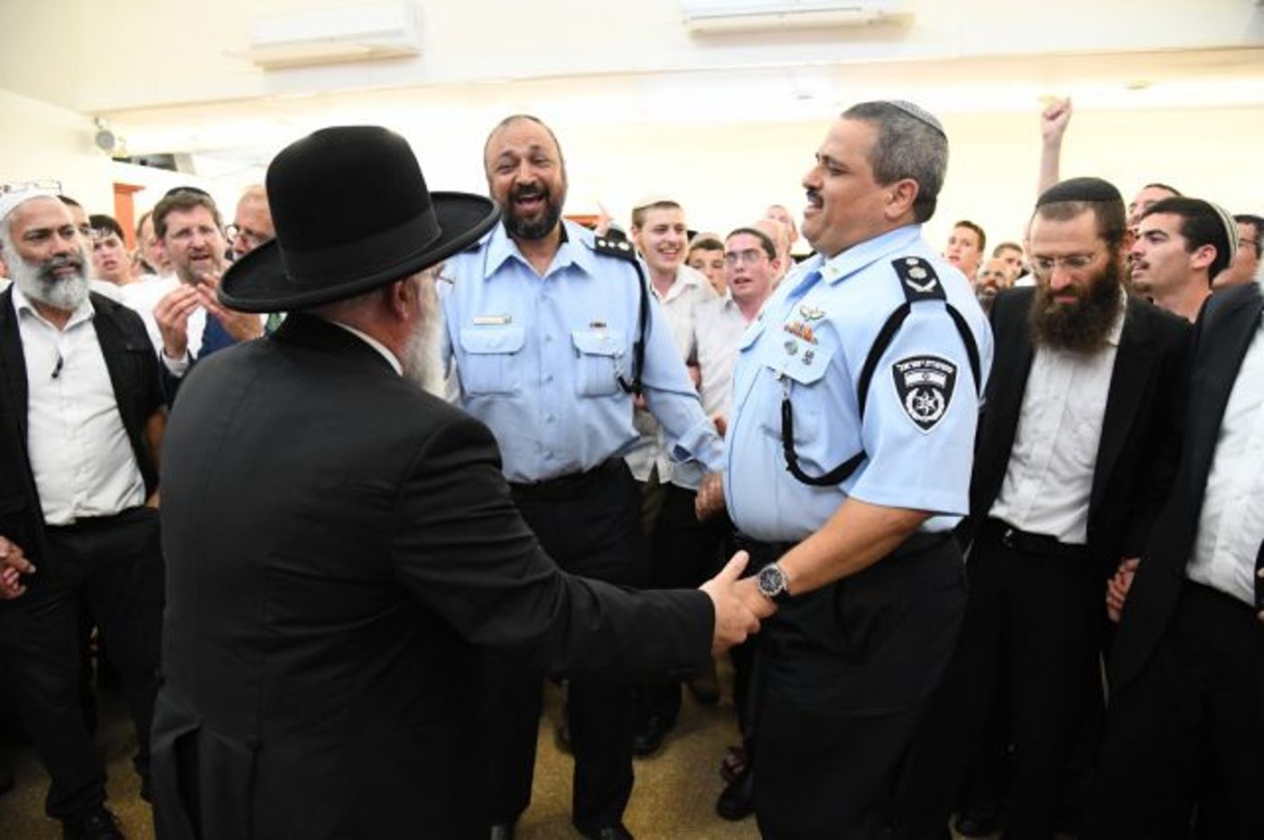 גלרית ענק: שמחת בית השואבה ב'מרכז הרב'. צפו