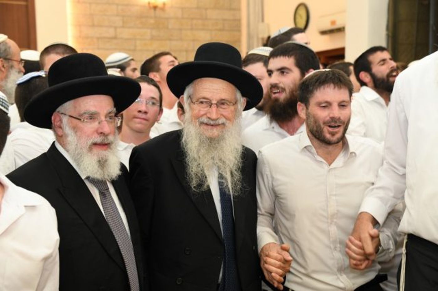 גלרית ענק: שמחת בית השואבה ב'מרכז הרב'. צפו