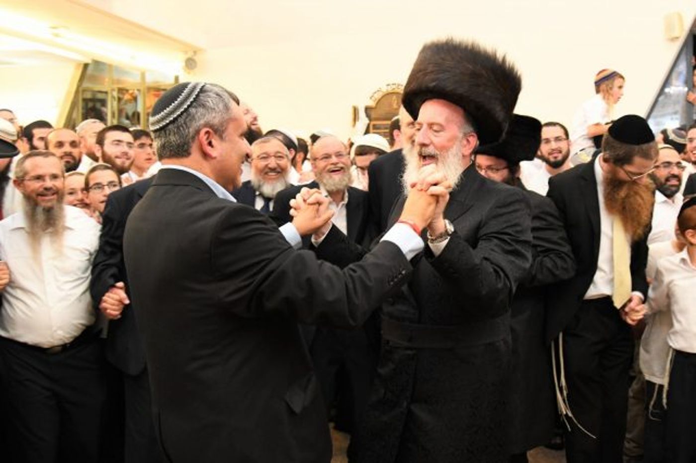גלרית ענק: שמחת בית השואבה ב'מרכז הרב'. צפו