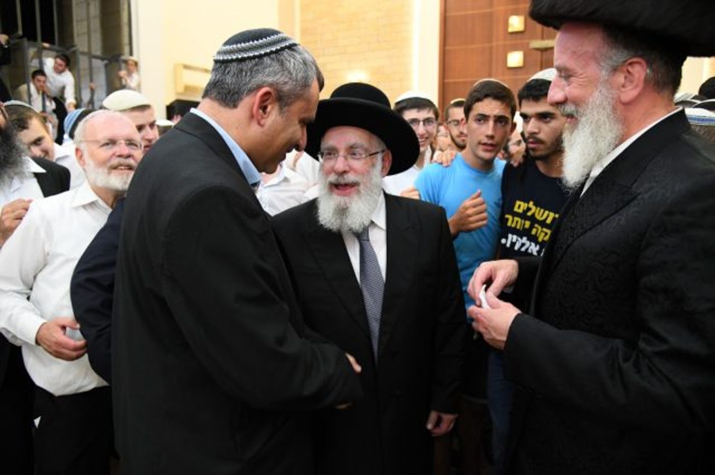 גלרית ענק: שמחת בית השואבה ב'מרכז הרב'. צפו