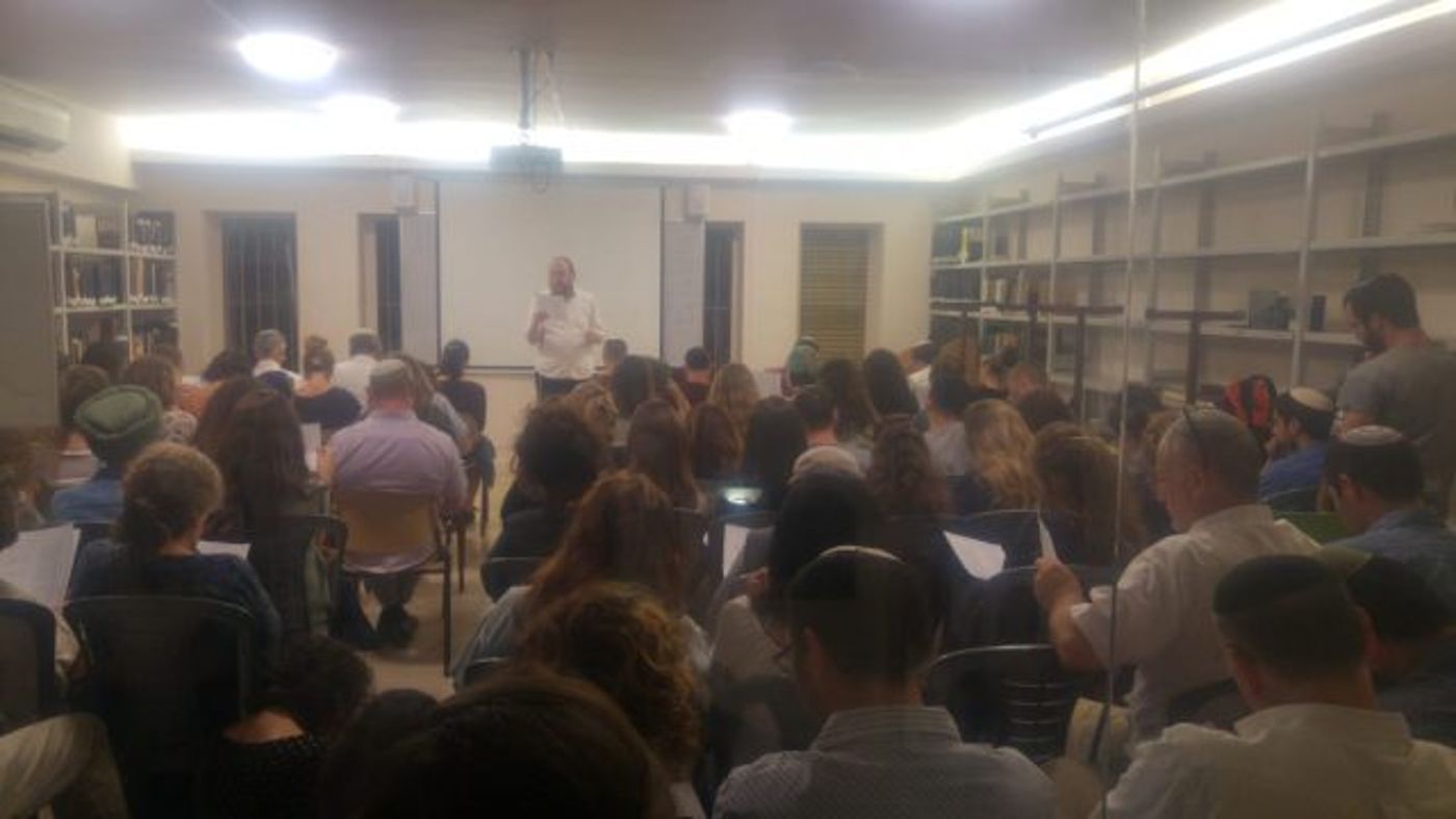 גלריה: ליל הושענא רבה במכללת 'הרצוג'. צפו