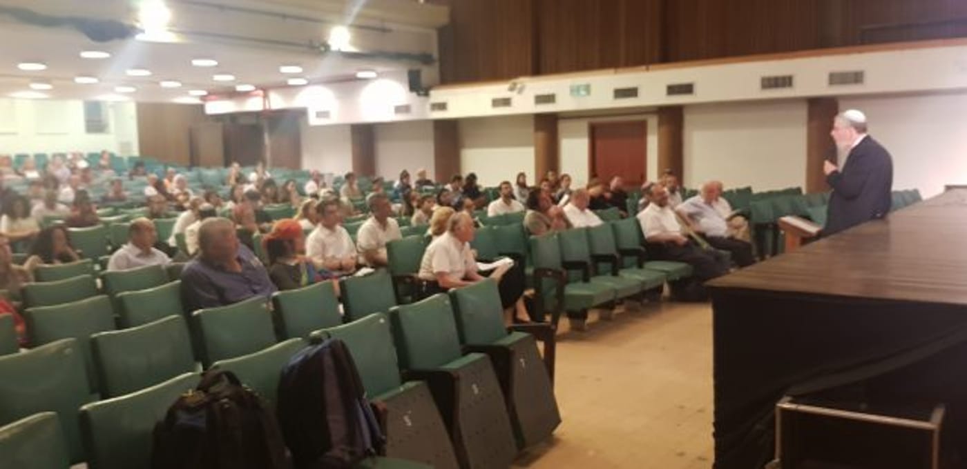 גלריה: ליל הושענא רבה במכללת 'הרצוג'. צפו