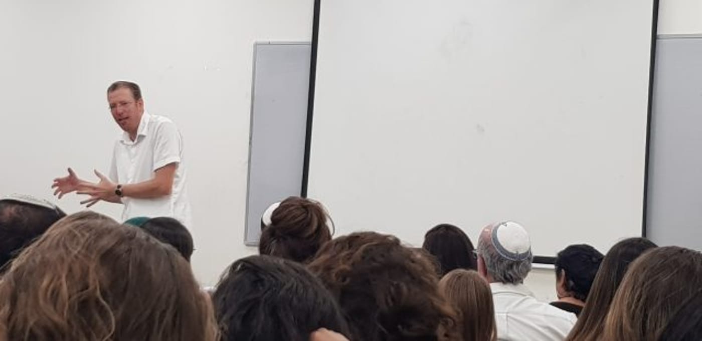 גלריה: ליל הושענא רבה במכללת 'הרצוג'. צפו