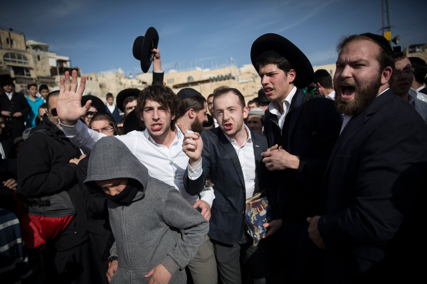 חרדים קיצונים התעמתו עם ערבים בכותל; 1 נפצע קל