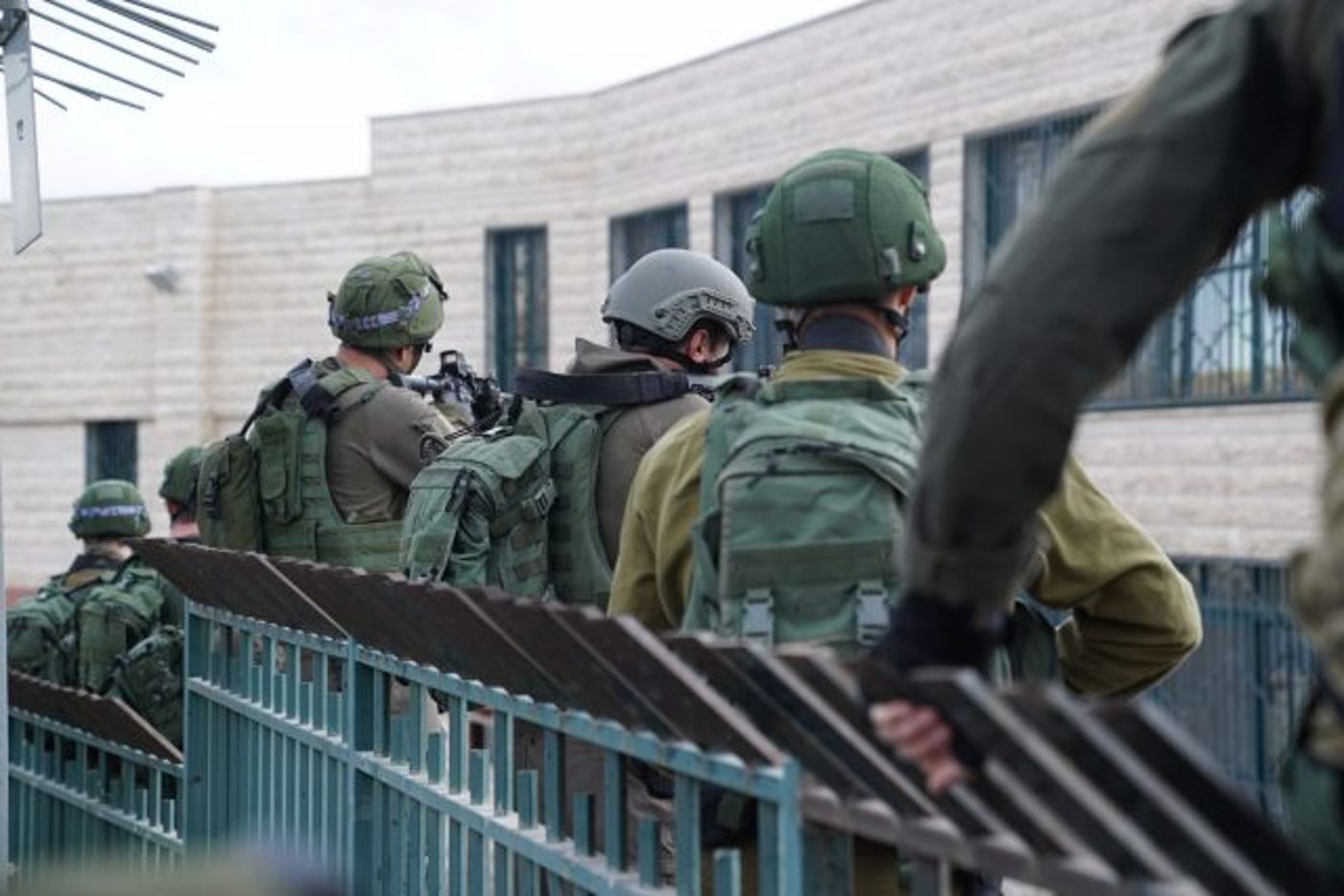 תיעוד: המצוד אחרי המחבל החמוש מהפיגוע בברקן