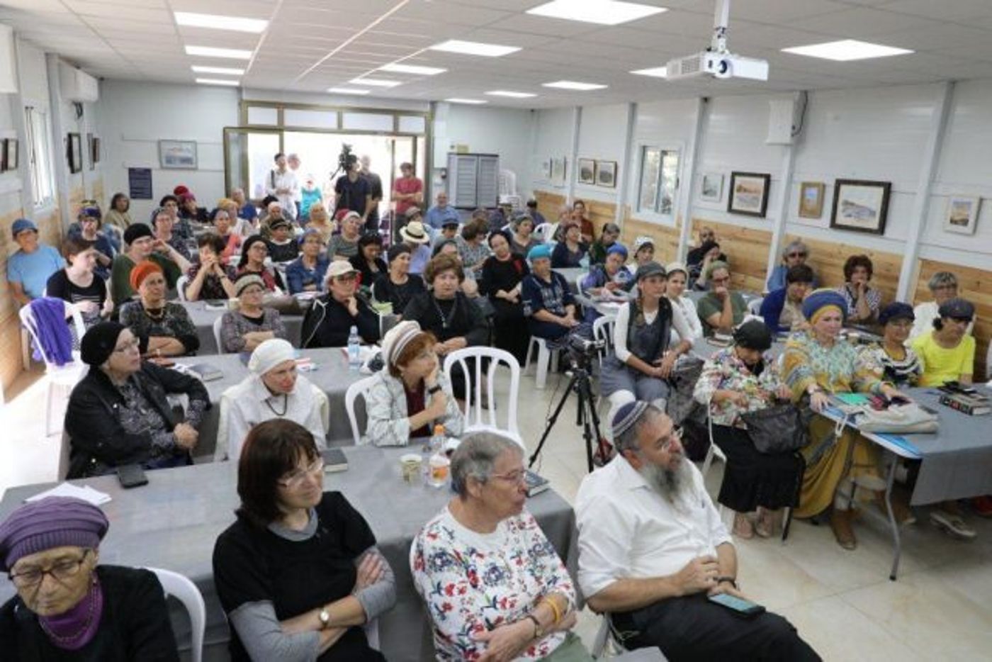הזוג שרנסקי חנך את הספרייה הציונית בגוש עציון