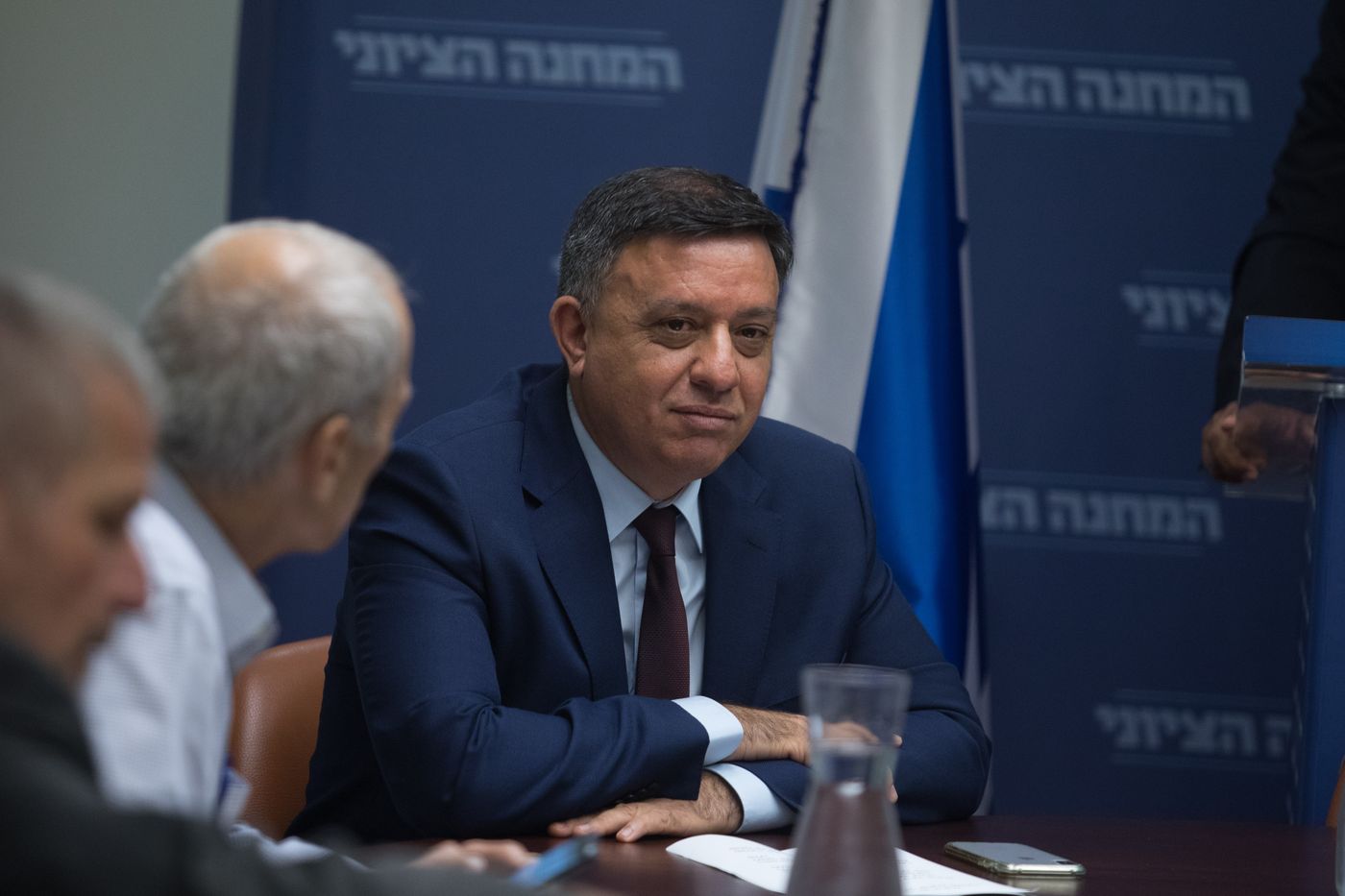 קרבות בעבודה• ח"כים תקפו את גבאי: "גלה מנהיגות"