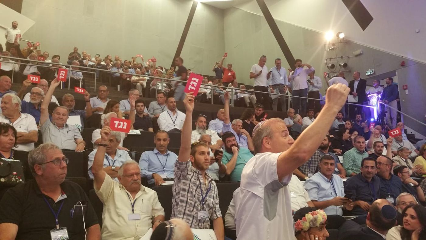 נצחון לבנט: חברי המרכז אישרו את החוקה החדשה
