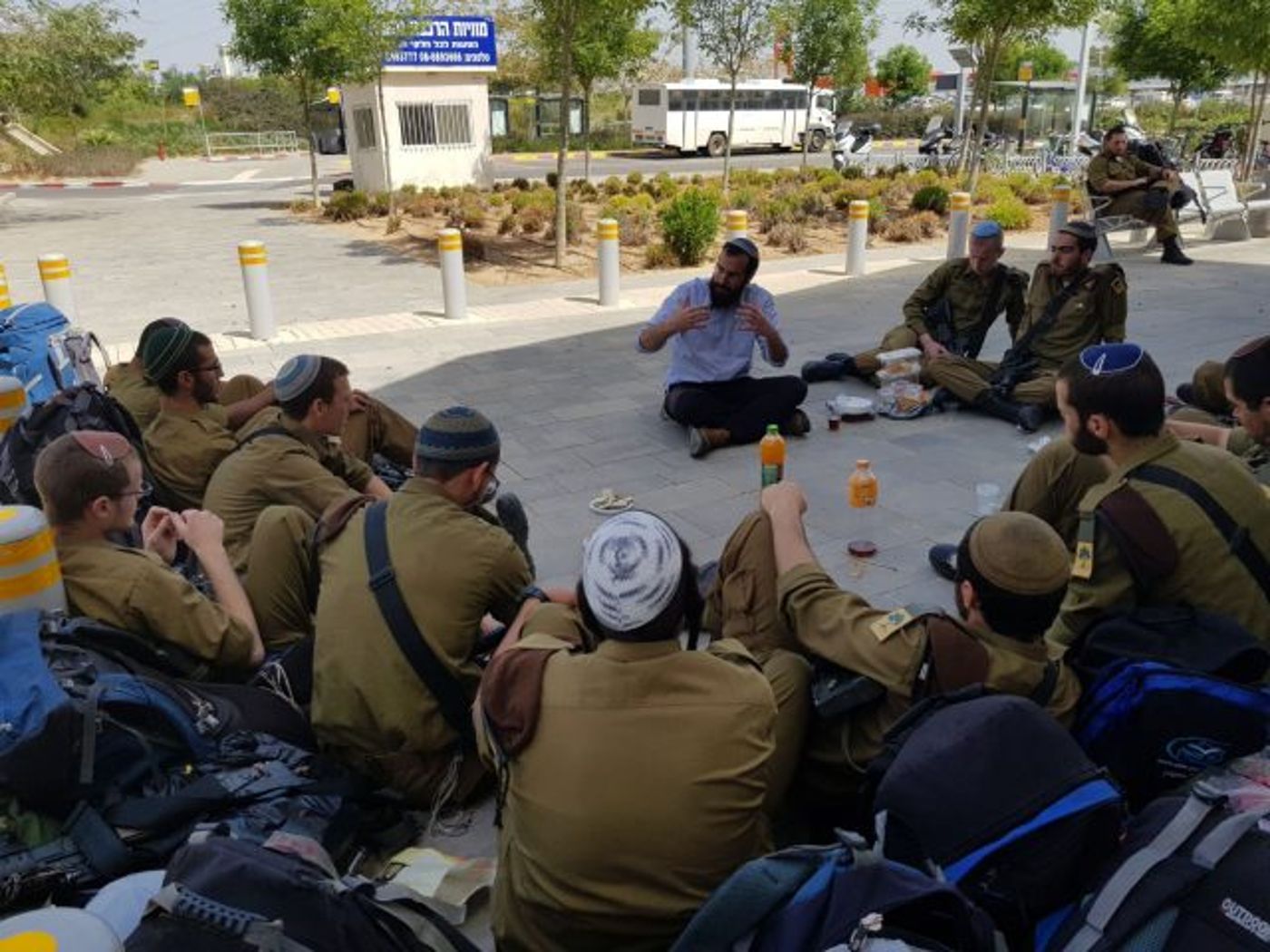 מרגש: הבני"שים קיבלו כומתה וסיימו מסכת. צפו
