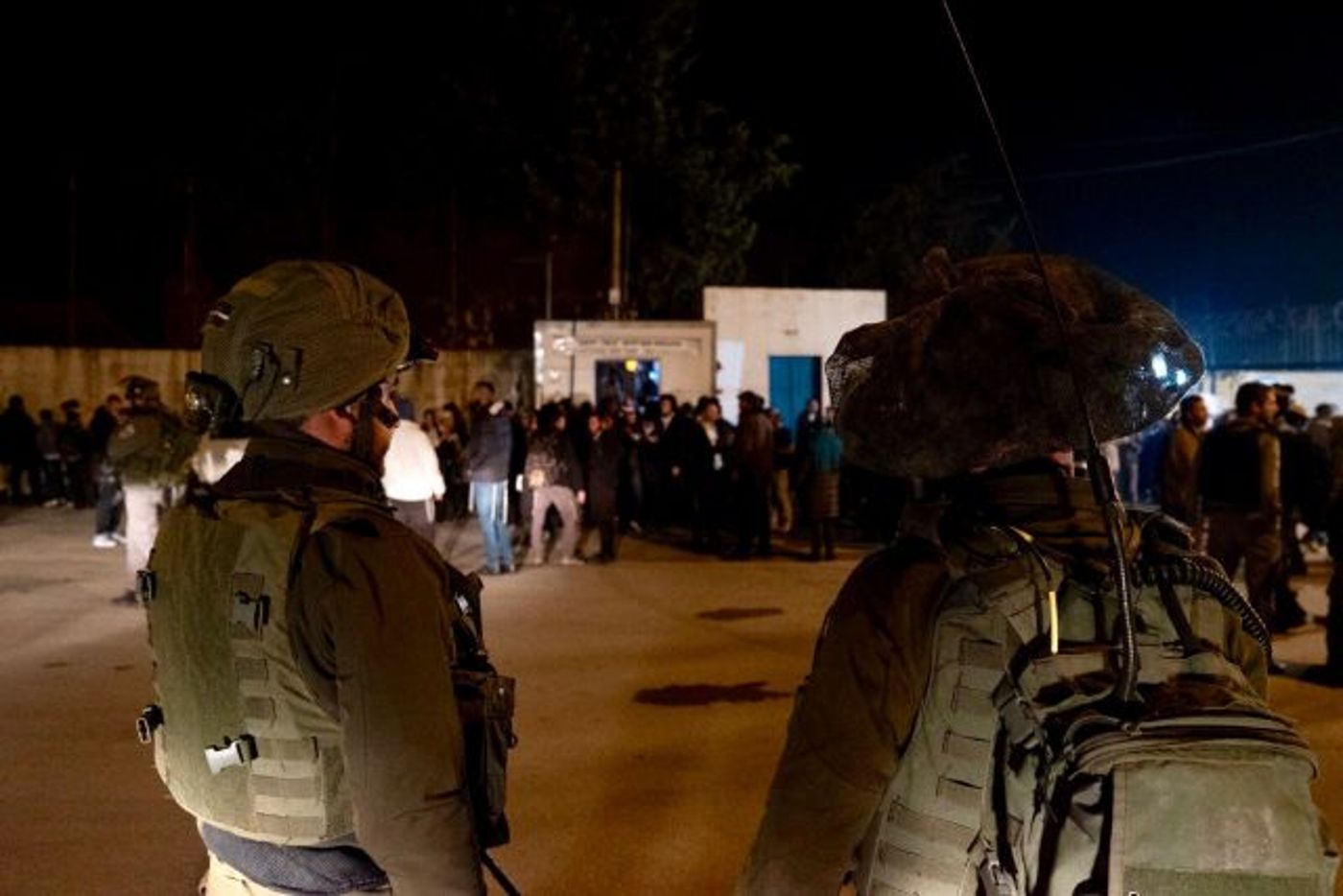 רימונים והתפרעויות: אלפים נכנסו הלילה לקבר יוסף