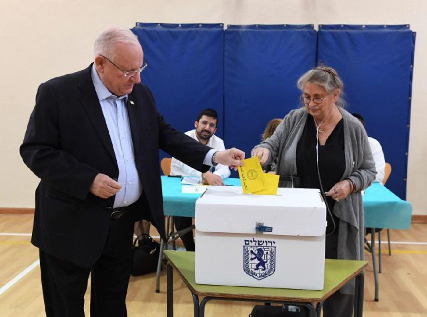 רגע ההכרעה: המועמדים בירושלים הגיעו להצביע