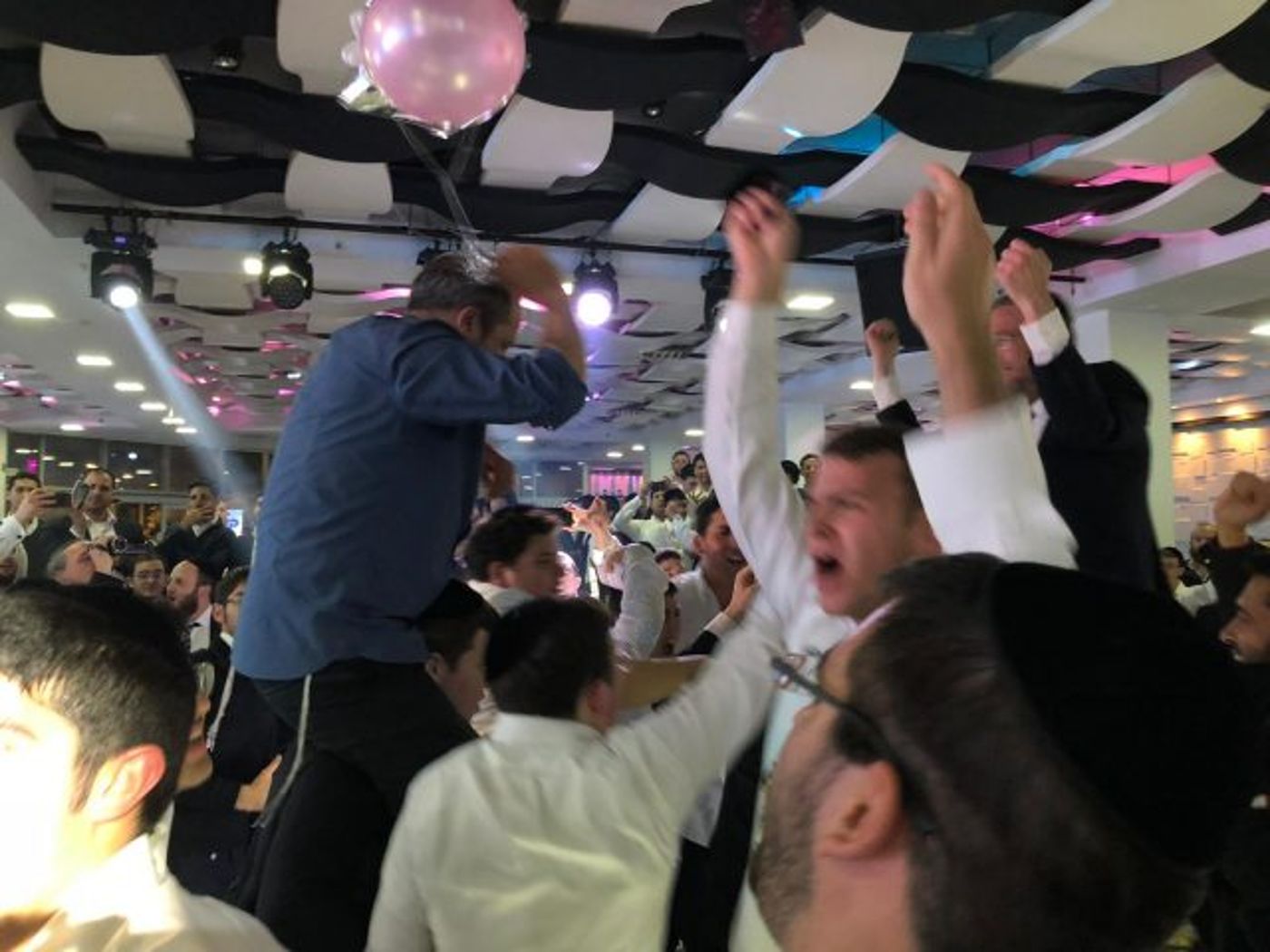 צפו: חגיגות הניצחון של פעילי משה ליאון