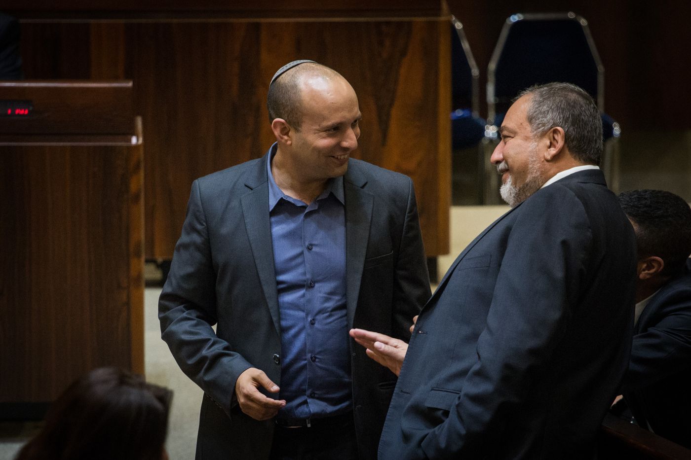 סקר: הליכוד ממשיך להיחלש; גנץ מפרק את גבאי
