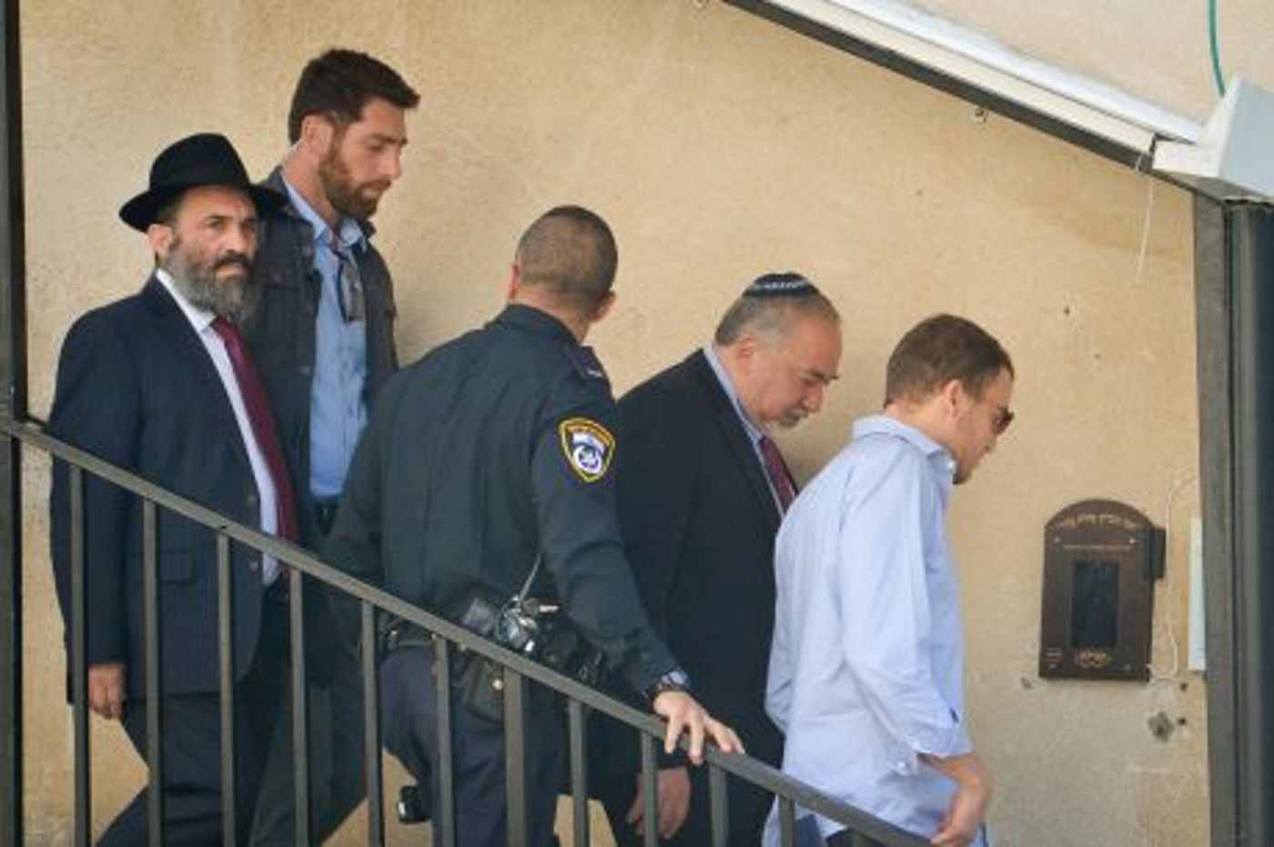 תיעוד: ליברמן ביומו האחרון בתפקיד, אצל הרב קנייבסקי