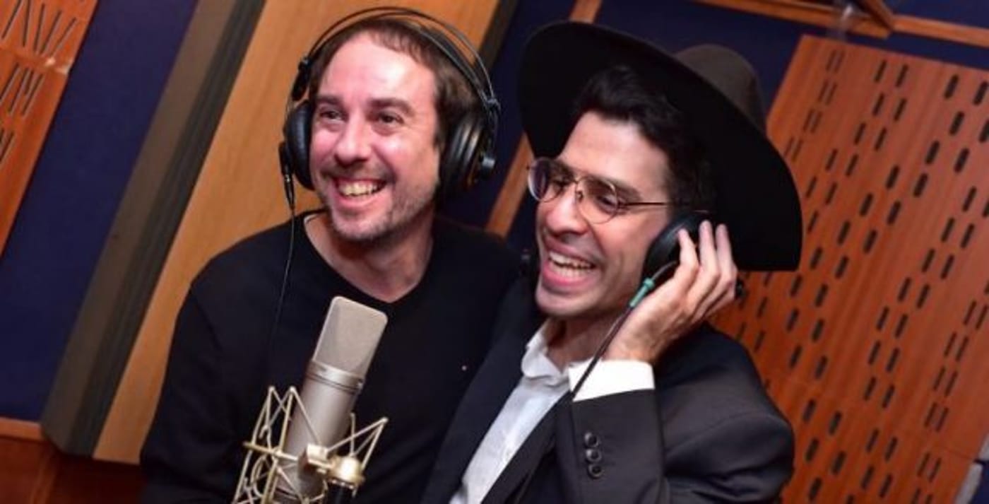 עמירן דביר והשחקן אורי לייזרוביץ (גדליה) בלהיט האחרון שהקליטו יחד
