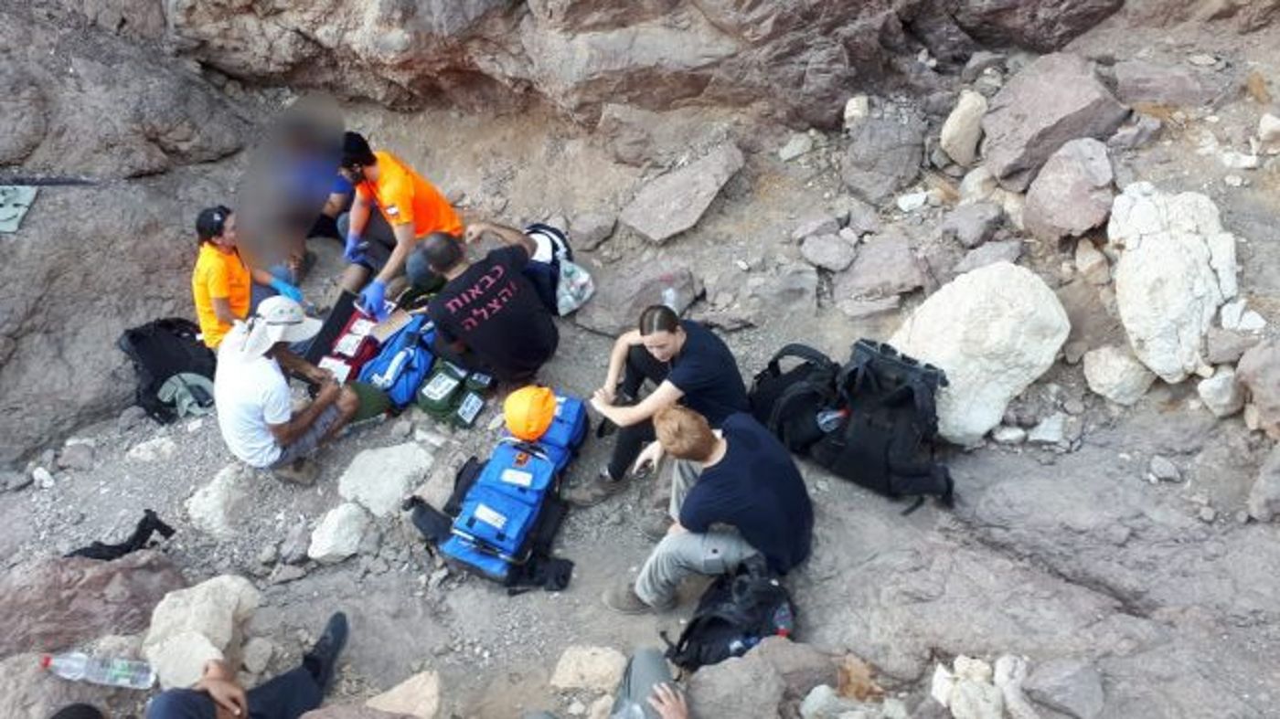 תיעוד: חילוץ נערה ששברה את רגלה בנחל גשרון. צפו