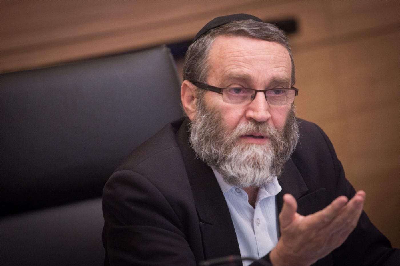 צפו: צעקות ואיומים בין מנכ"ל האוצר לגפני